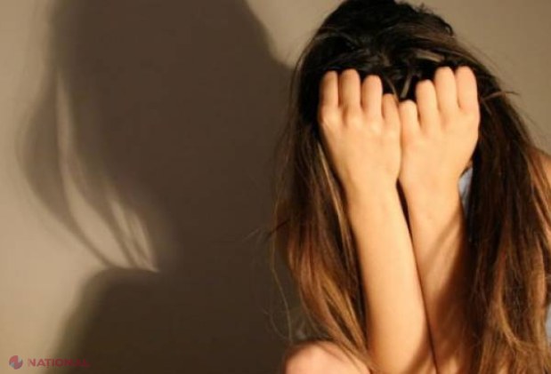 Recrutau minore și le obligau să presteze servicii sexuale. Una dintre victime avea doar 13 ani