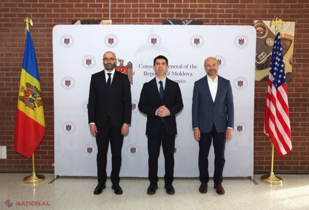 FOTO // Diaspora din SUA beneficiază de serviciile a două CONSULATE noi - cel din Chicago și Sacramento. Moldovenii din Chicago au încins o HORĂ în fața consulatului 