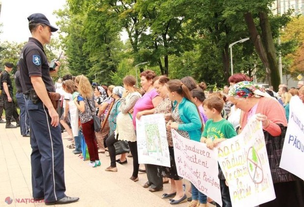 Reportaj FOTO // Trei PROTESTE în fața Parlamentului