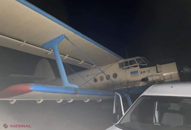 FOTO // Un avion ucrainean cu ţigări de CONTRABANDĂ, capturat de poliţiştii de frontieră lângă Hlinaia Mică, raionul Edineț
