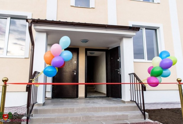 FOTO // Alte opt familii din Orhei și-au realizat visul - APARTAMENTE SOCIALE la doar 500 de lei pe luna