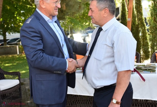 FOTO // Cel mai mare sportiv din istoria R. Moldova, Tudor Casapu, la 60 de ani. Mingireanul, SINGURUL campion olimpic moldovean la o probă individuală, a primit în dar ALBUMUL „Campion pentru eternitatea neamului”