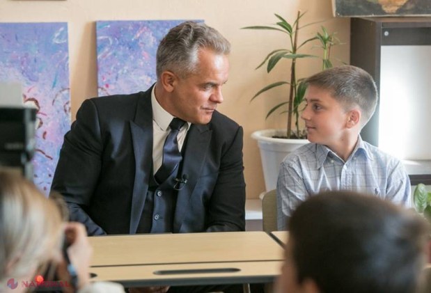 Plahotniuc a fost de 1 septembrie în satul său de baștină: „Aici am învățat primele lecții, aici am descoperit primii eroi din povești”