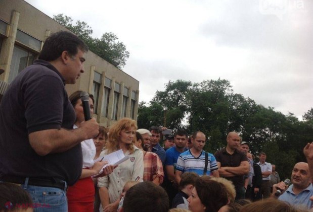 FOTO // Cum a apărut în public guvernatorul Saakașvili: „Locuitorii din Tatarbunar au fost ȘOCAȚI”