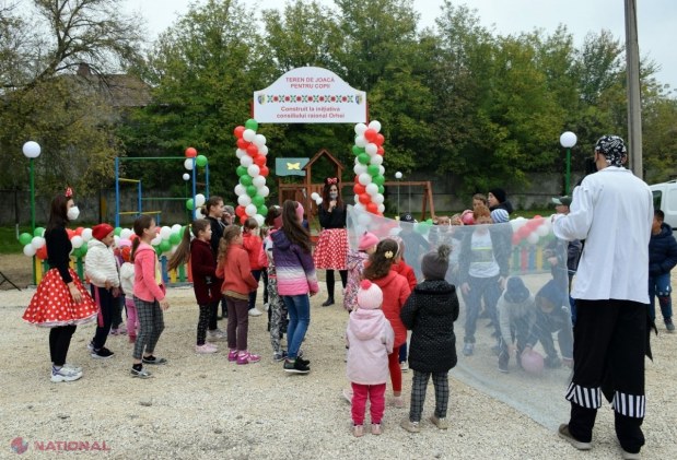 FOTO // Alte două terenuri de joacă pentru copii au fost AMENAJATE în două sate din raionul Orhei, în cadrul unui proiect inițiat de Ilan Șor