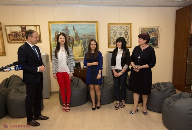 Patru STUDENTE de la Universitatea de Stat din Bălți „Alecu Russo” au primit Bursa președintelui Parlamentului. Pentru ce merite au primit câte 8000 de lei