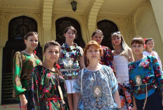 Face din basmale „băbești” moda zilei