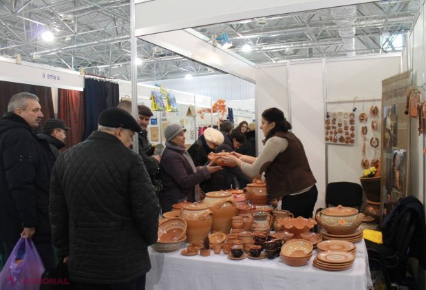 FOTO Peste 250 de producători autohtoni, cu marfa pe tarabe. Iată cele mai căutate produse