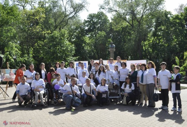 Mesaje IMPRESIONANTE ale elevilor din capitală adresate copiilor cu dizabilități