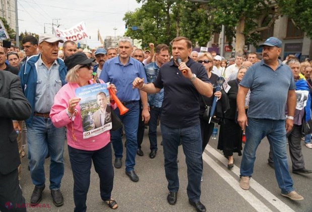 FOTO // Liderul PPDA a rămas fără ȘOFER personal? Poliția i-ar fi ridicat PERMISUL de conducere pentru cumulul de puncte de penalizare