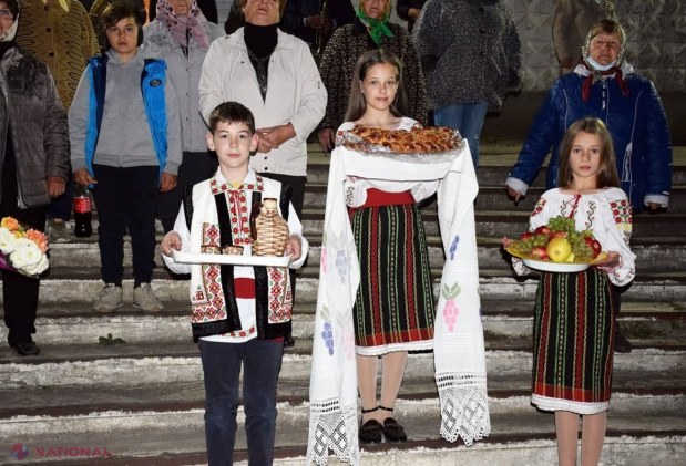 FOTO // Încă o comună din raionul Orhei a fost iluminată de către echipa Partidului „ȘOR”. „Timp de 30 de ani nu am avut lumină străzi”