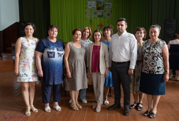 DOC // Președinta Maia Sandu a DECORAT mai mulți primari, reprezentanți ai diferitor partide politice: „Acești oameni au reușit să schimbe în bine viața localităților”