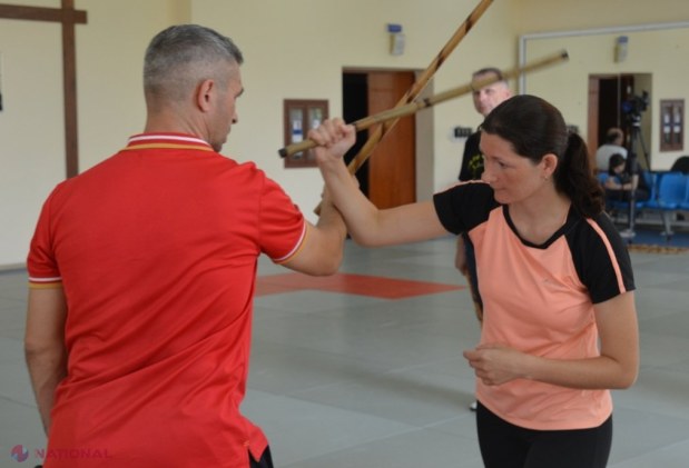 FOTO // O nouă FEDERAȚIE sportivă în R. Moldova. Organizatorii au desfășurat un seminar demonstrativ de arte marțiale filipineze, care e menit să impulsioneze dezvoltarea luptelor tradiționale filipineze