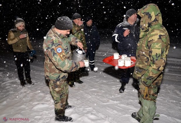 FOTO, VIDEO // Militarii Armatei Naționale au DEBLOCAT din nămeți 42 de unități de transport și 45 de persoane. S-a intervenit și cu tehnică cu șenile
