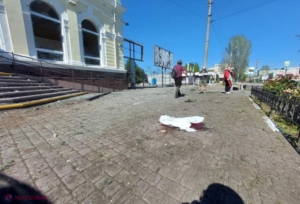FOTO // Noi imagini DRAMATICE publicate de Volodimir Zelenski: 21 de persoane au fost UCISE, iar 48 rănite grav în Herson de bombele lui Putin