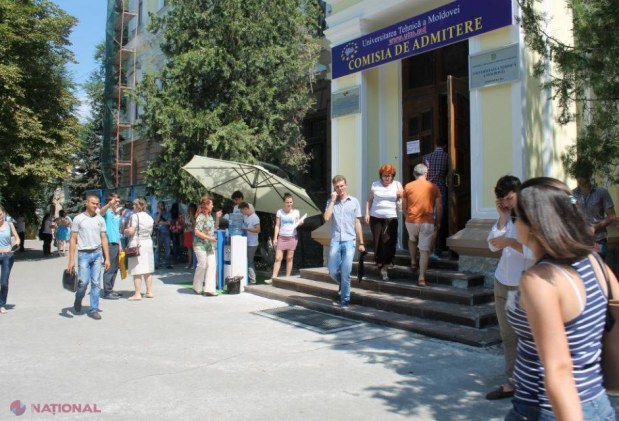 FOTO Prima zi de ADMITERE la facultate - cu note de 5 și contracte usturătoare