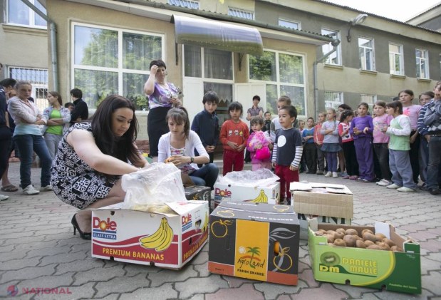 „Mămica este acasă, nu știu de ce nu mă ia și pe mine”