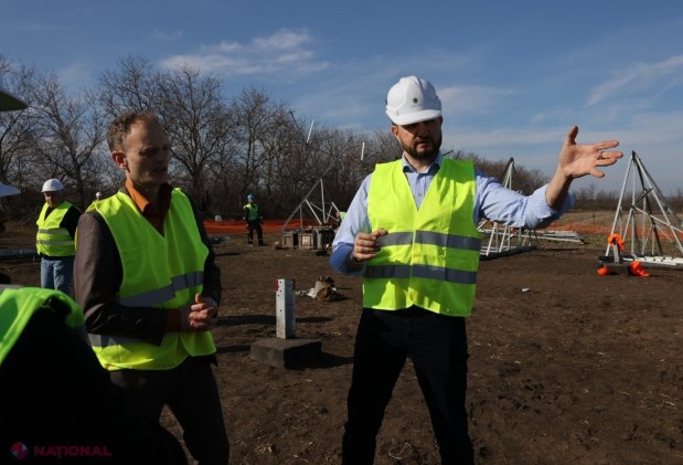 FOTO // Lucrările la linia electrică Vulcănești-Chișinău prind VITEZĂ. Echipa de muncitori a fost suplinită cu 29 de specialiști din Turcia