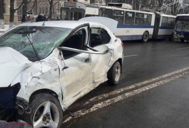 Taximetristul care a provocat accidentul de pe bd. Ștefan cel Mare, soldat cu decesul unei funcționare de la Educație, riscă până la ȘAPTE ani de închisoare