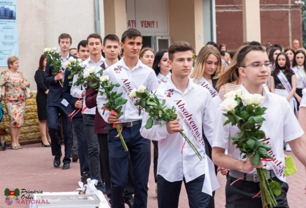 Peste 50 de elevi din Orhei, care au avut PERFORMANȚE la învățătură, au fost premiați. Au primit între 2 000 și 3 000 de lei fiecare