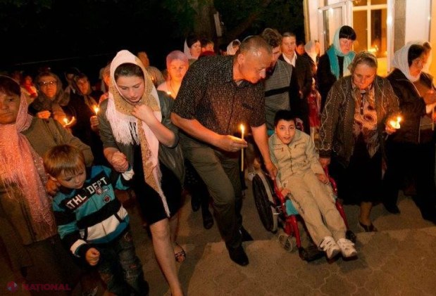 REPORTAJ FOTO // Noaptea Învierii la Mănăstirea