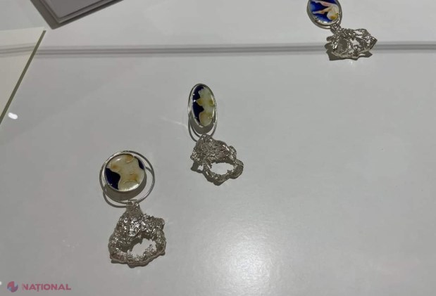 FOTO // Romanian Jewelry Week 2023: Bijuterii moderne, create de 50 de designeri români și internaționali, expuse în premieră, până la finele lunii august, la Chișinău
