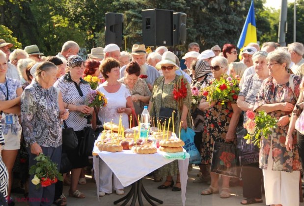 Reportaj FOTO // Amintiri și lacrimi din GULAG, în scuarul Gării