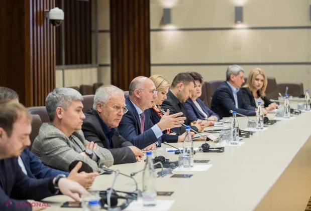 Ședință SECRETĂ la Parlament, cu participarea reprezentanților PSRM și cei ai PD. La ședință și-a făcut apariția președintele Dodon și premierul Ion Chicu