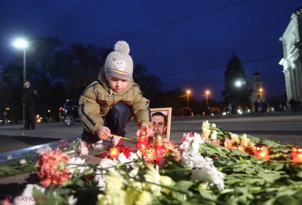 REPORTAJ FOTO // Lumânări, lampioane și nervii lui Ghimpu