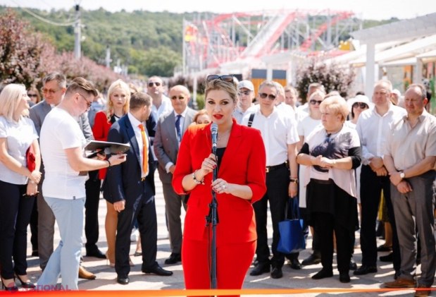 FOTO // Parcul de distracții „OrheiLand” a fost REDESCHIS. Primăria Orhei anunță că la deschidere au participat zeci de mii de părinți și copii