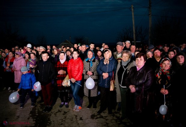 FOTO // Partidul „ȘOR” a instalat un sistem de ILUMINARE stradală în prima dintre cele 104 localități în care a promis că va face acest lucru