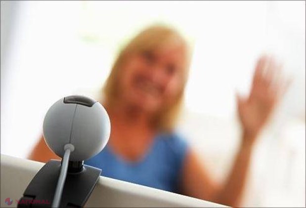 Video chat EROTIC la domiciliu, deconspirat de polițiști 
