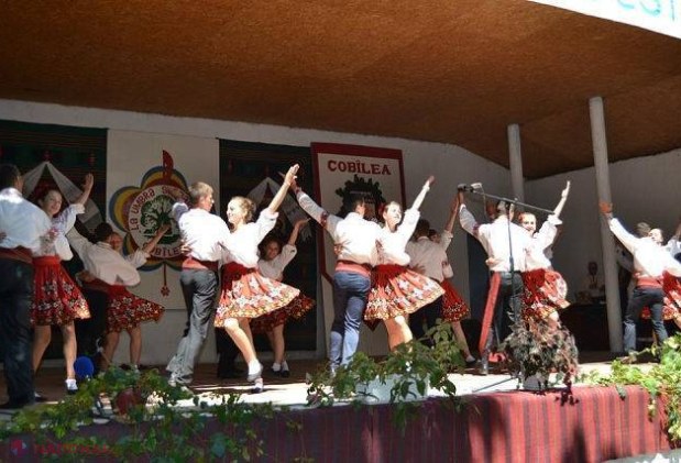 FESTIVAL // Cântece și dansuri „La umbra stejarului” lui Ștefan cel Mare și Sfânt din satul Cobâlea