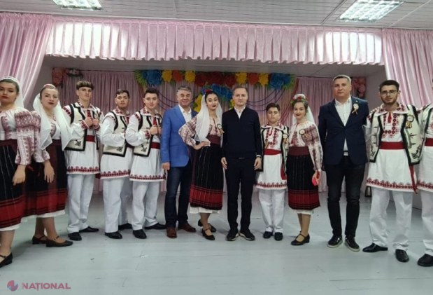 ÎNFRĂȚIRI // Prima ediție a Festivalului „Fratele meu de peste Prut” a reunit la Bălășești ansambluri folclorice, meșteri și artiști populari din R. Moldova și România: „Model de înțelegere și de colaborare armonioasă prin păstrarea identității”