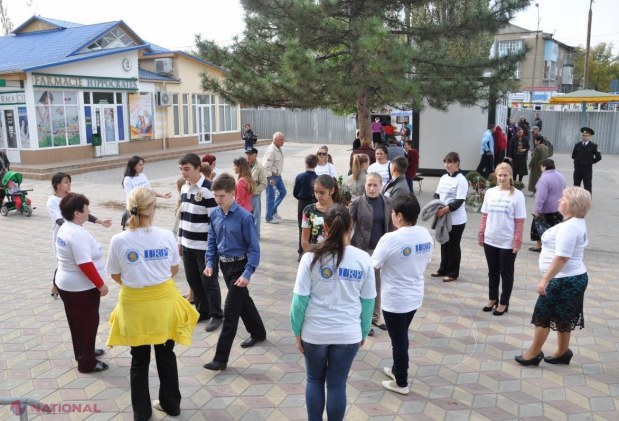 Flashmob inedit la Căușeni cu participarea profesorilor și polițiștilor