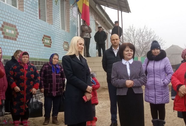 FOTO // Partidul „ȘOR” continuă lucrările de ILUMINARE STRADALĂ a satelor conduse de primarii formațiunii