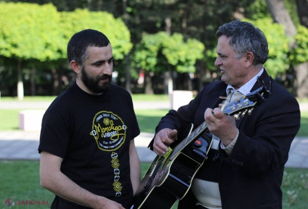 Cicliste cu hainele pe dos! Cum s-au plimbat mai multe fete prin Chișinău