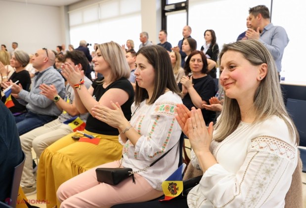 GALERIE FOTO // Maia Sandu, discuții cu DIASPORA din Canada. Șefa statului a acordat titluri onorifice și a vizitat o PATISERIE deschisă de o moldoveancă: „Am văzut o susținere totală pentru proiectul de aderare a R. Moldova la UE”
