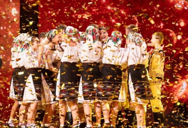 VIDEO // Un grup de dansuri populare dintr-un sat al R. Moldova, GOLDEN BUZZ la „Românii au talent”: „Sunteți fenomen!”