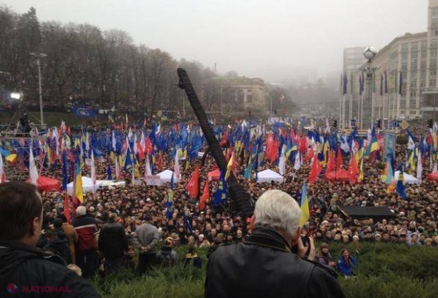 VIDEO, FOTO // Revoluţia portocalie se repetă la Kiev? Mii de ucraineni manifestează în favoarea apropierii de UE