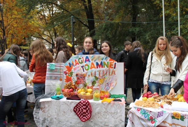 Elevii de la „Gheorghe Asachi” au început să adune bani pentru aniversarea a 150-a a liceului. Vezi ce au vândut