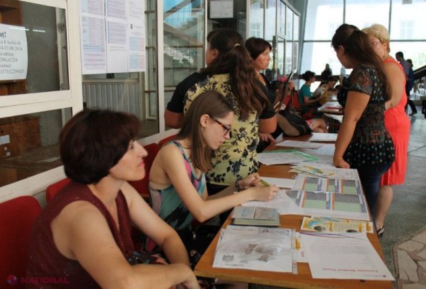 FOTO Prima zi de ADMITERE la facultate - cu note de 5 și contracte usturătoare