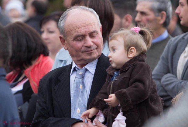 FOTO // Fiecare cu hramul său. Nicolae Timofti a mers acasă!