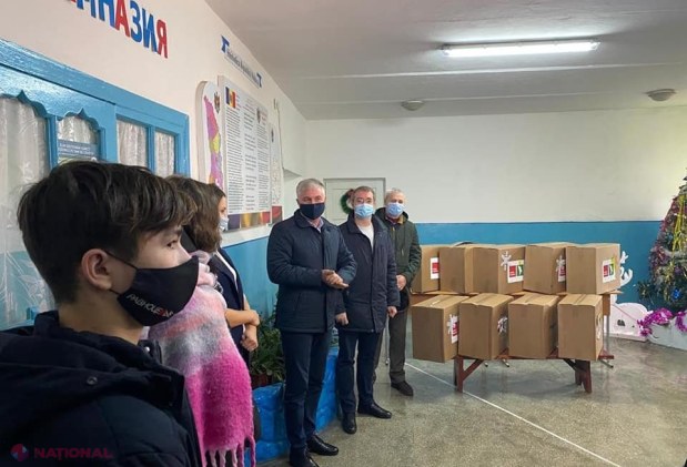 Deputații Platformei „Pentru Moldova” au asigurat cu calculatoare clasa de informatică a gimnaziului din satul Zgurița, raionul Drochia