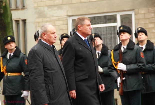 FOTO // Klaus Iohannis a AJUNS la Chișinău. Vezi cum l-a întâmpinat Nicolae Timofti