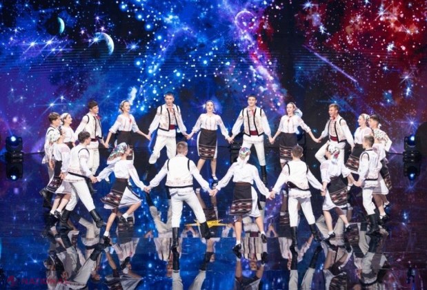 VIDEO // Un grup de dansuri populare dintr-un sat al R. Moldova, GOLDEN BUZZ la „Românii au talent”: „Sunteți fenomen!”