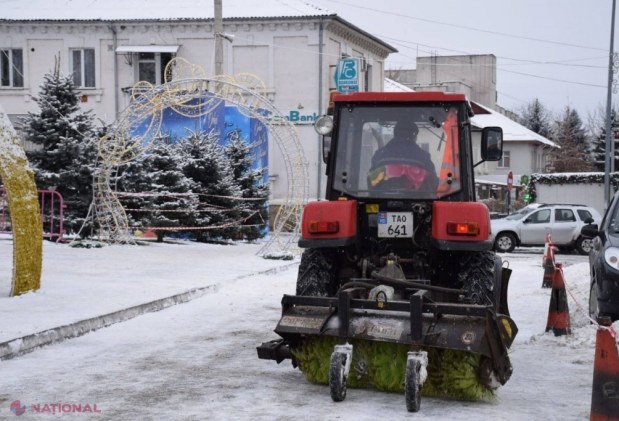 FOTO / Drumarii din Orhei s-au mobilizat la deszăpezirea drumurilor. Peste 25 de utilaje au funcționat la capacitate maximă pe parcursul nopții