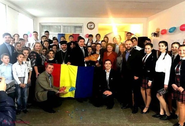 Băsescu râde de Dodon: „Treceți, batalioane române, Carpații” și „Doamne, ocrotește-i pe români”, în Sadova lui natală! 