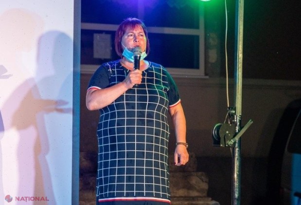 FOTO // Încă într-un sat din raionul Fălești, Partidul „ȘOR” a aprins lumina stradală: „Timp de peste 30 de ani la noi nu a existat iluminat stradal”