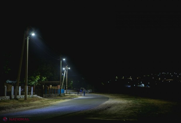 FOTO // Echipa lui Ilan Șor continuă proiectele de iluminare stradală. De lumină se bucură și satele Toceni și Bălășești